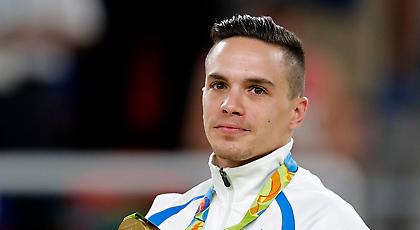 Η απονομή του χρυσού μεταλλίου στον Πετρούνια (video)