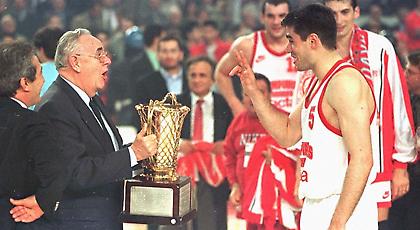 Το «ερυθρόλευκο» ποστάρισμα για την επέτειο από την Κούπα στη Ρώμη