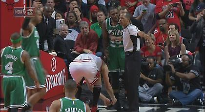 ΑΠΙΣΤΕΥΤΟΣ Ρόμπιν Λόπεζ χάνει το παπούτσι του και λύνει τα κορδόνια αντιπάλου (videos)