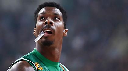 Το τρομερό κάρφωμα του Γκάμπριελ! (video)