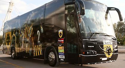 Έφτασε ΟΑΚΑ εν μέσω αποθέωσης η ΑΕΚ