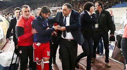 Επίθεση των ανθρώπων του Ολυμπιακού στον υπεύθυνο της ΔΕΑΒ καταγγέλλει η ΑΕΚ