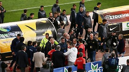 Αναφορά στο φύλλο αγώνα για επεισόδιο στους πάγκους