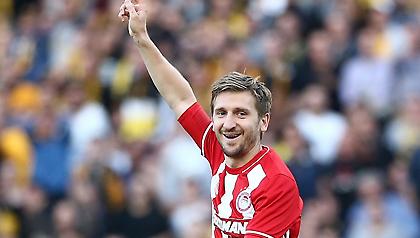 Ο Μαρίν έδειξε τα «44» στον κόσμο της ΑΕΚ (pics)