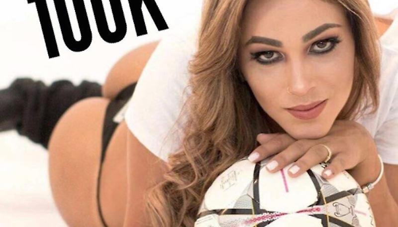 Θυμάστε την καυτή βοηθό που έπαιζε χωρίς σουτιέν; Ε, ξαναχτύπησε! (pics)