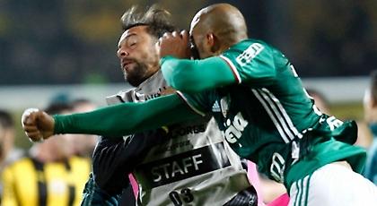 Ο Φελίπε Μέλο «τρελάθηκε» και χτύπησε αντίπαλο! (video)