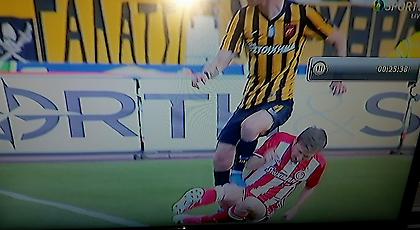 Είδαν την αποβολή Γκάλο και Ντέμης, όχι ο Σιδηρόπουλος!