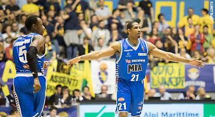 Στο πλευρό του άτυχου Ντάρντεν ο Ολυμπιακός (pic)