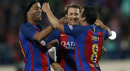 Σόου Ροναλντίνιο στο «κλάσικο» των θρύλων Μπαρτσελόνα-Ρεάλ (video)