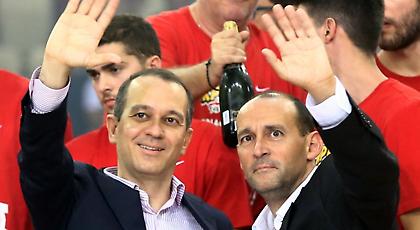 Τρελαμένοι Αγγελόπουλοι από τη νίκη στην Πόλη! (video)