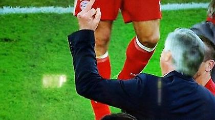 Ο Αντσελότι ύψωσε το μεσαίο δάχτυλο στην εξέδρα (video)