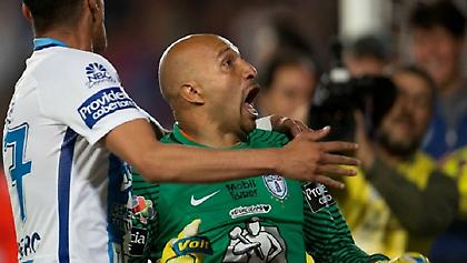 Ο 44χρονος τερματοφύλακας έδωσε τη νίκη στην ομάδα του Χάρα! (video)