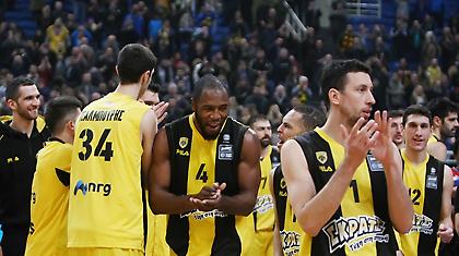 Ένταση μεταξύ Ούκιτς και Ελόνου