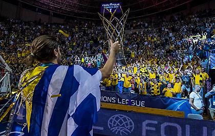 Το πανηγύρισε με την ελληνική σημαία ο Μπόγρης (pics)