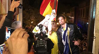 Ολονύκτια αποθέωση για Τενερίφη (video)