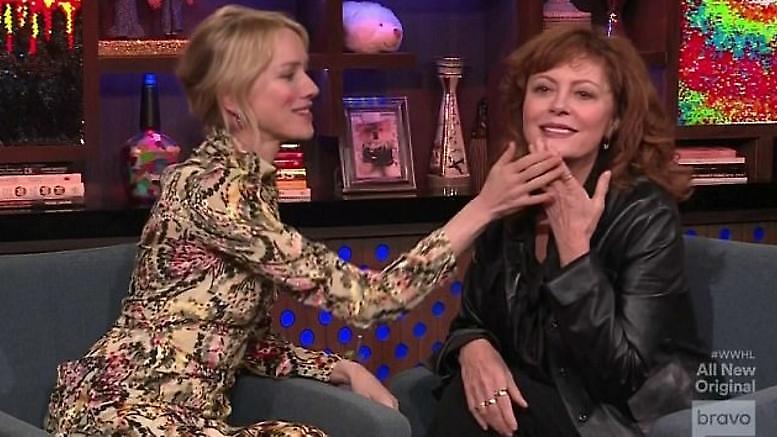 Σούζαν Σάραντον - Ναόμι Γουότς: Φιλήθηκαν στο στόμα σε τηλεπτική εκπομπή