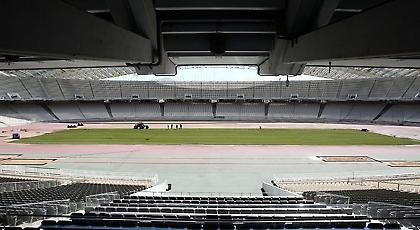 Όλοι μαζί, δεν γεμίζετε ούτε ένα γήπεδο!