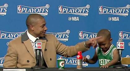 Ο γιος του Αϊζέια Τόμας λέει πώς μαρκάρεις τον Τζον Γουόλ (video)