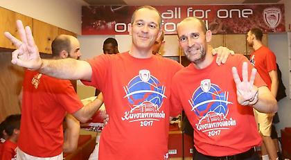 Έτσι έζησαν την επική πρόκριση του Ολυμπιακού οι Αγγελόπουλοι (video)