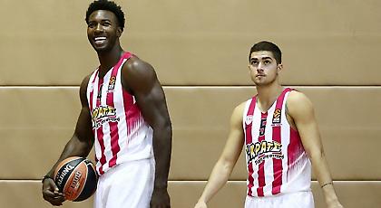 Τρολάρει τον Γιανγκ ο Τολιόπουλος (pic)