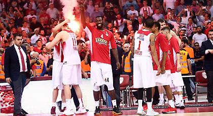 Το «ερυθρόλευκο» πάρτι μετά τη λήξη προημιτελικού (video)