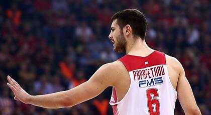 Δαμάζει τα κύματα ο Παπαπέτρου (video)