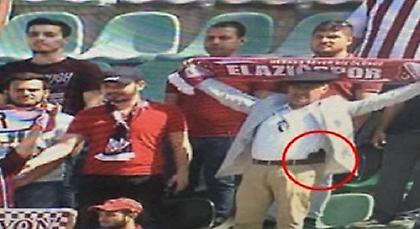 ΑΠΙΣΤΕΥΤΟ: Οπαδός στην Τουρκία πήγε στο γήπεδο με όπλο! (pic)