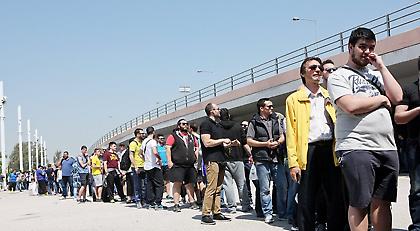 Μπάχαλο: Περιμένουν οπαδοί της ΑΕΚ στα εκδοτήρια, συγγνώμη από την ΠΑΕ