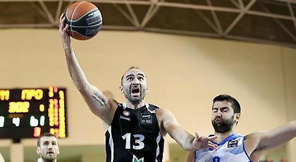 «Καρφιά» Τσάμη για τον Αγγέλου