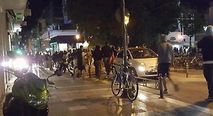 Πορεία οπαδών της ΑΕΚ στο κέντρο του Βόλου (pics)