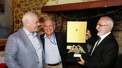 Φωτογραφίες από το γεύμα Μελισσανίδη-Σαββίδη