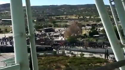 Οπαδοί του ΠΑΟΚ πήδηξαν φράχτες για να μπουν στο γήπεδο