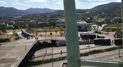 Επεισόδια οπαδών της ΑΕΚ με την Αστυνομία - Δακρυγόνα και κυνηγητό!