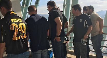 Οπαδοί της ΑΕΚ και του ΠΑΟΚ μαζί στο γήπεδο! (pic)