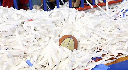 Παίκτης του Δούκα δέχθηκε γροθιά στο κλειστό της Νέας Σμύρνης!