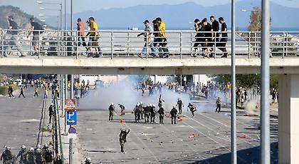 Εικόνες από τα απίστευτα επεισόδια πριν τον τελικό Κυπέλλου