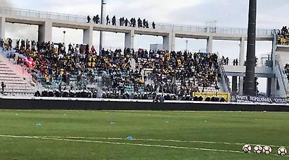 Έφυγαν 2.500 φίλοι της ΑΕΚ φοβισμένοι και αηδιασμένοι από το Πανθεσσαλικό