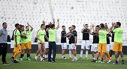 ΒΙΝΤΕΟ: Βγήκαν μαζί στον αγωνιστικό χώρο οι παίκτες ΠΑΟΚ και ΑΕΚ