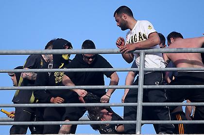 Σκηνές ωμής βίας στο Πανθεσσαλικό! (pics)