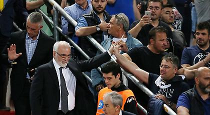 Πανηγύρισε με τους οπαδούς ο Σαββίδης