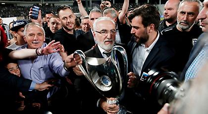 Οι πανηγυρισμοί στα αποδυτήρια του ΠΑΟΚ με τον Σαββίδη (video)