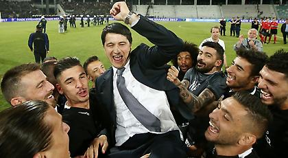 Σήκωσαν στα χέρια τον Ίβιτς (pics)