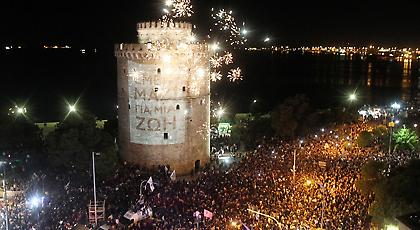 «Κάηκε» ο Λευκός Πύργος για τον ΠΑΟΚ-Στην οροφή του πούλμαν Σαββίδης και Ίβιτς