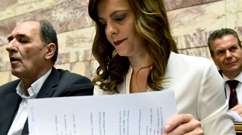 Η Αχτσιόγλου παραδέχεται νέο χαράτσι στις εισφορές των ελεύθερων επαγγελματιών!