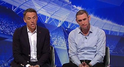 Έξαλλος ο Φιλ Νέβιλ με τα αγκαλιάσματα μεταξύ παικτών Άρσεναλ- Μάντσεστερ Γιουνάιτεντ (pics)