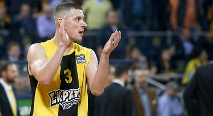 Πάρτι-έκπληξη και τούρτα στον Μαγκράθ (pics + video)