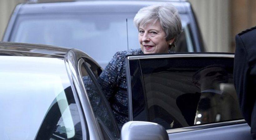 Προβάδισμα 22 μονάδων δίνει στη Μέι νέα δημοσκόπηση