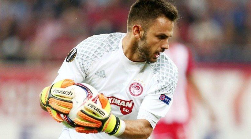 Χαμογελαστός, αγκαλιά με την κούπα και την σύντροφο του ο Λεάλι (pic)