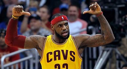 Την είπε σε ενοχλητικό φίλαθλο ο Λεμπρόν (video)