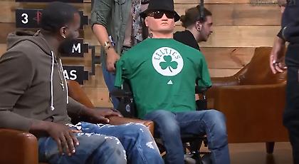 ΕΠΟΣ: Δείτε τι δώρο έκανε ο Ντοκ Ρίβερς στον Πολ Πιρς που αποσύρθηκε (video)